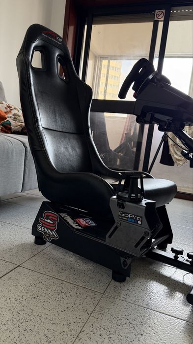 Cockpit PlaySeat + Logitech G29 com volante personalizado