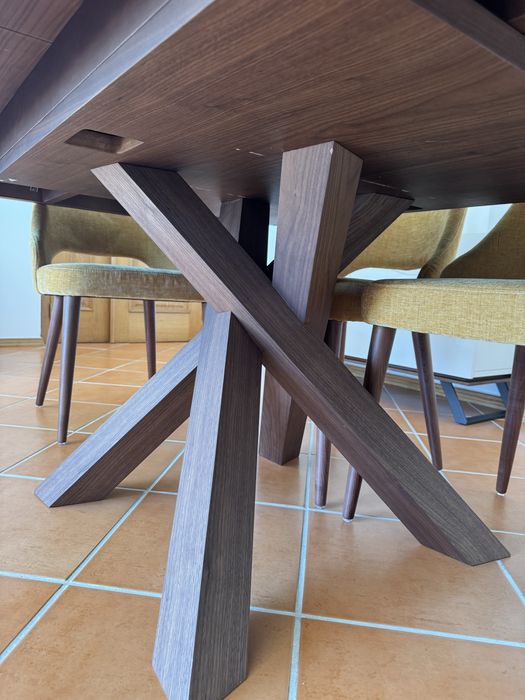 Mesa sala de jantar - folha de Nogueira
