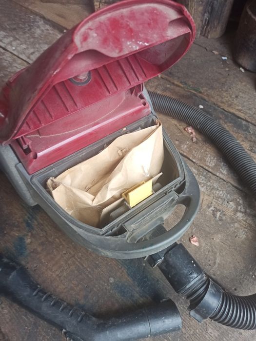 Пылесос LG storm Extra  1300W