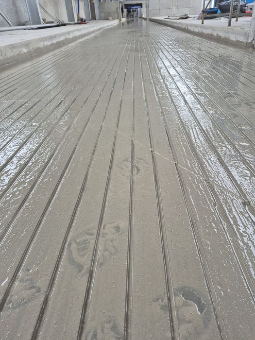 Nacinanie posadzek,rusztów betonowych w Oborach