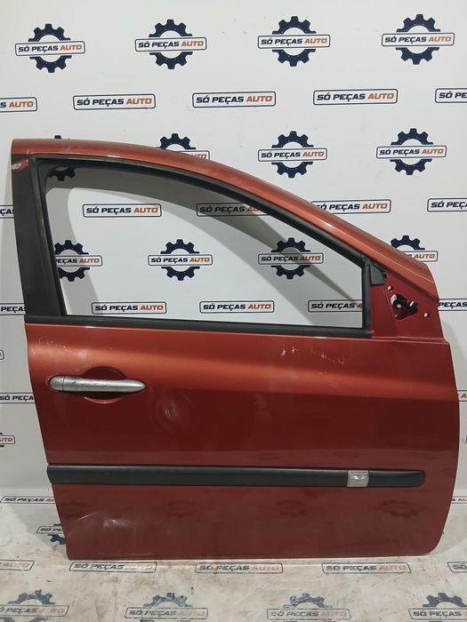 PORTA FRENTE DIREITA VERMELHO RENAULT CLIO III 1.4 16V 2005-2012 ANO: