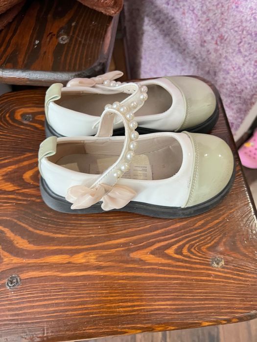 Продам туфлі на дівчинку