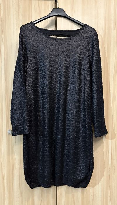 Czarna cekinowa sukienka