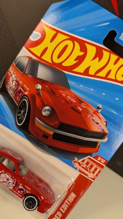 Hot Wheels Datsun 240z sakura хот вілс датсун сакура подарунок red