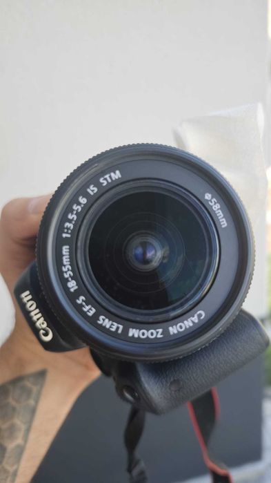 Máquina Canon EOS 750D com duas lentes, carregador e cartão de 16gb