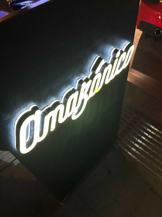 Letras Luminosas LED 3D Personalizadas para Espaços Comerciais
