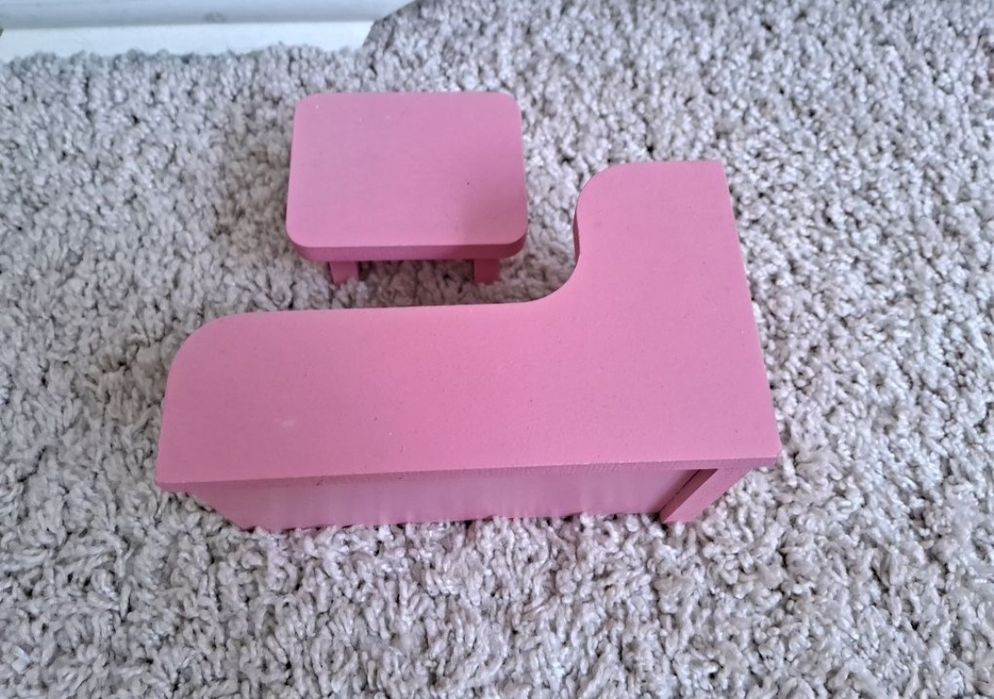 Деревянная мебель в дом для Барби.Стол и стул