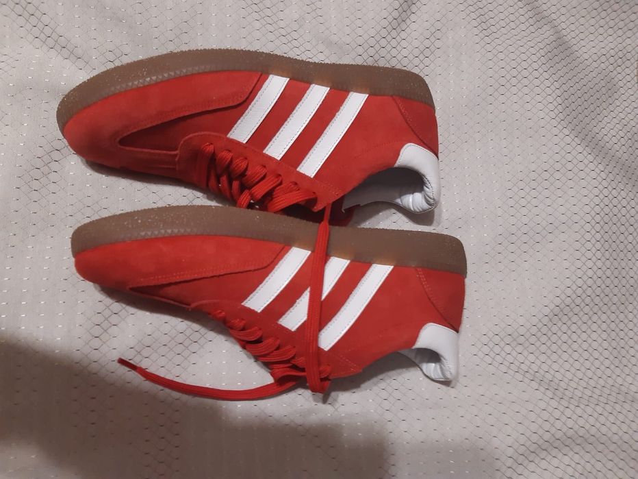 Кросівки жіночі нові