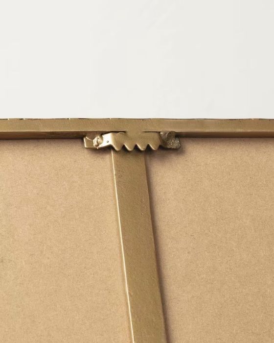 Espelho de parede Marco metal dourado 60 x 60 cm, Kave Home