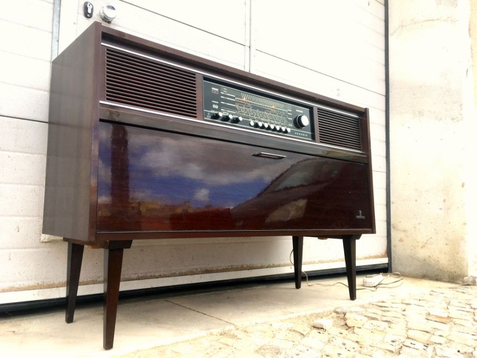 Aparador rádio gira discos Grundig a funcionar 118comp X 36prof X 79,