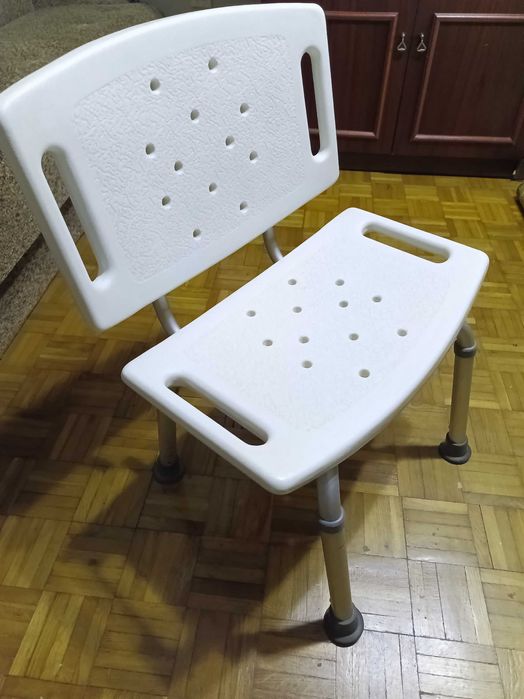 Krzesło prysznicowe z oparciem / SPRAWNE / taboret z oparciem