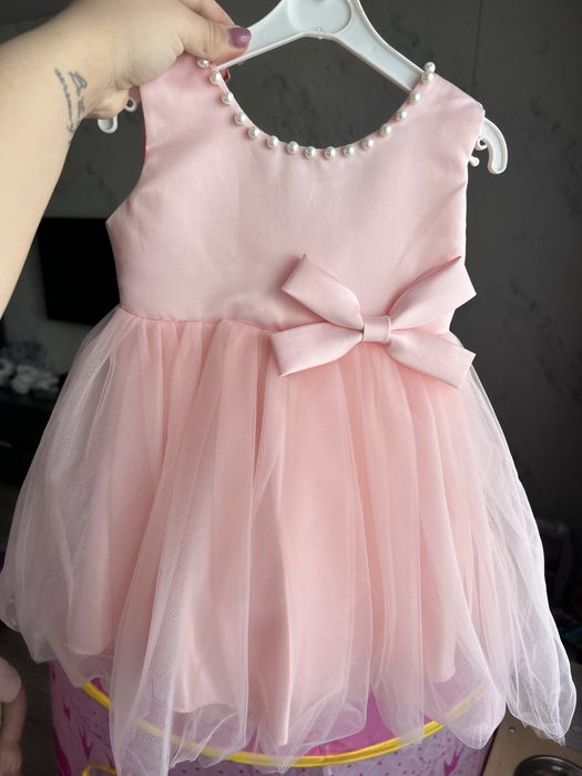 Дівчача святкова сукня