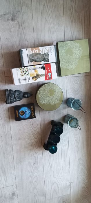 Pack of Various Items444326100410705920