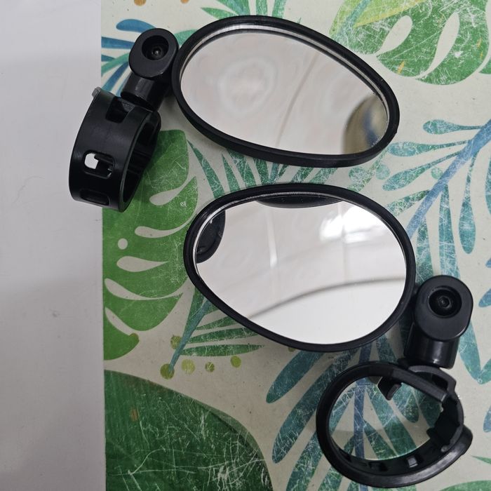 Espelhos retrovisores para bicicleta.
