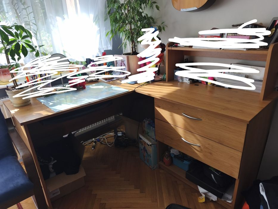 Narożne, drewniane biurko