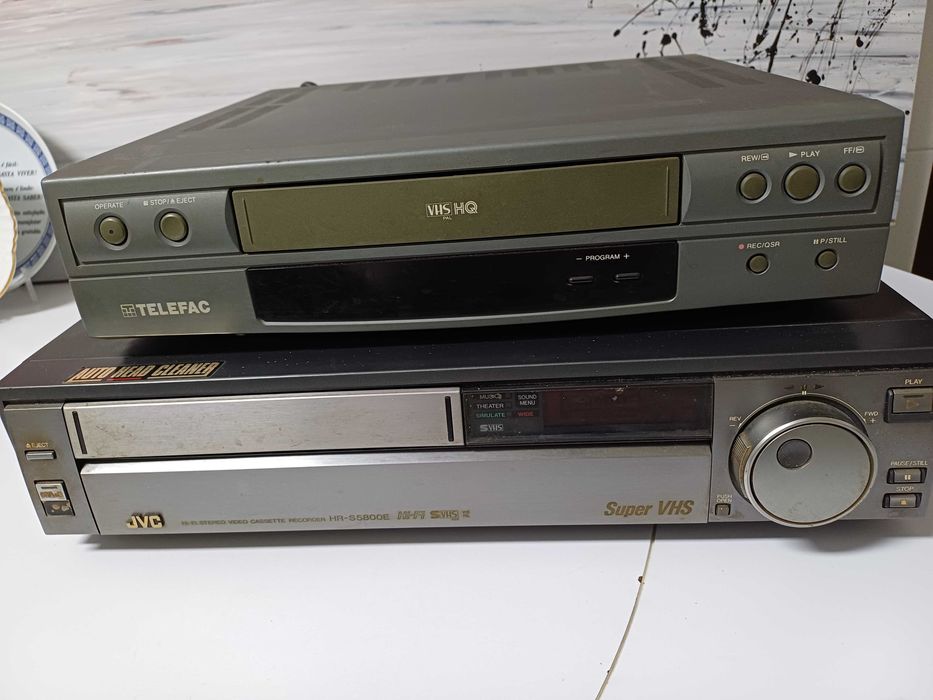 Leitor/gravador JVC/Telefac de VHS 2 unidades + 300 cassetes de VHS´s