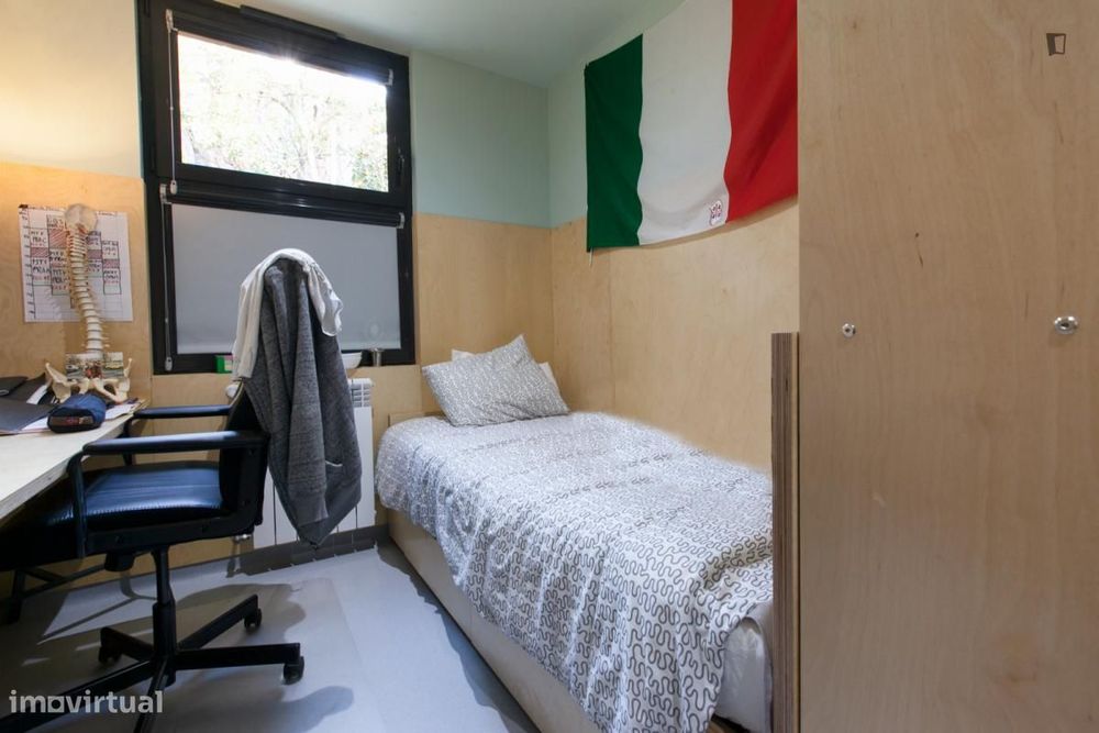 Quarto - localizado em Paranhos Porto