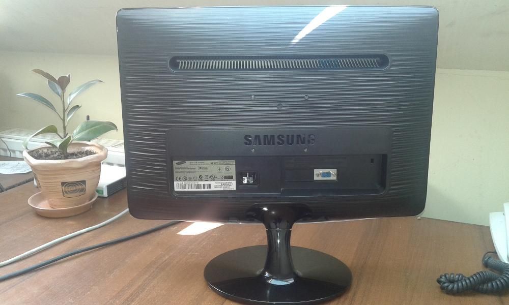 Монітор Samsung 19