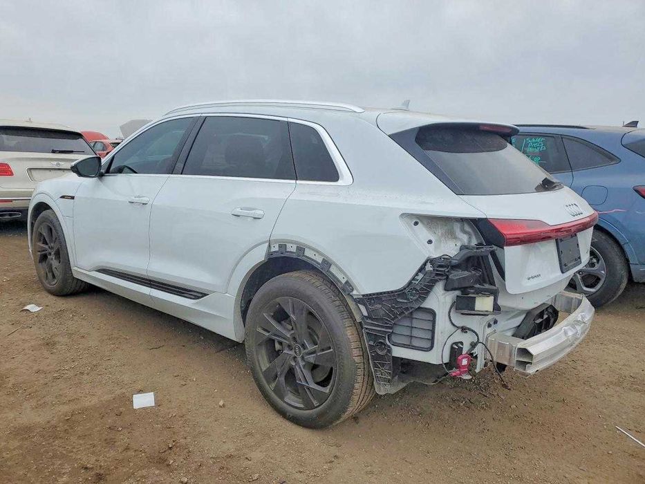 Audi E-tron Premium Plus 2022 *