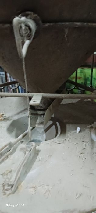 Moinho de pedra elétrico manofasico esta a trabalhar normal