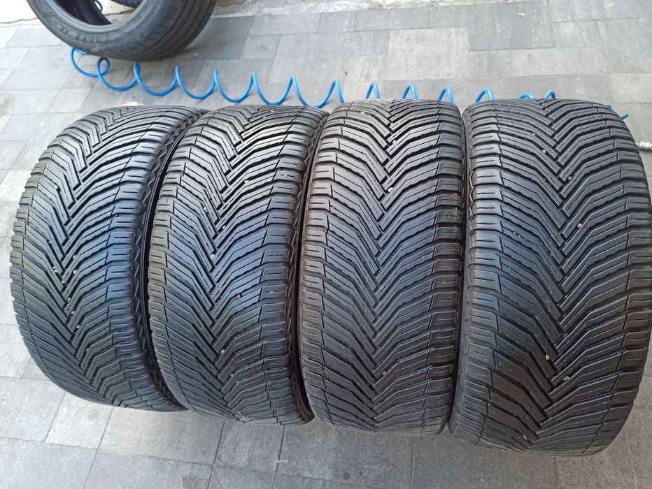 Всесезонная резина 245/40 R18 Michelin Cross Climate 2