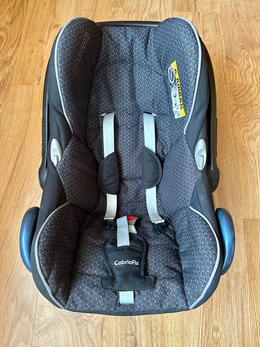 Fotelik samochodowy Maxi-Cosi CabrioFix z bazą Family Fix