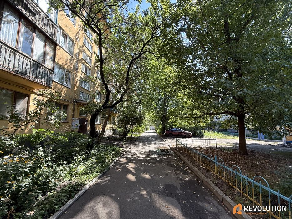 Без% , продаж 1 кімнатної квартири Бульвар Верховної Ради 18а, метро