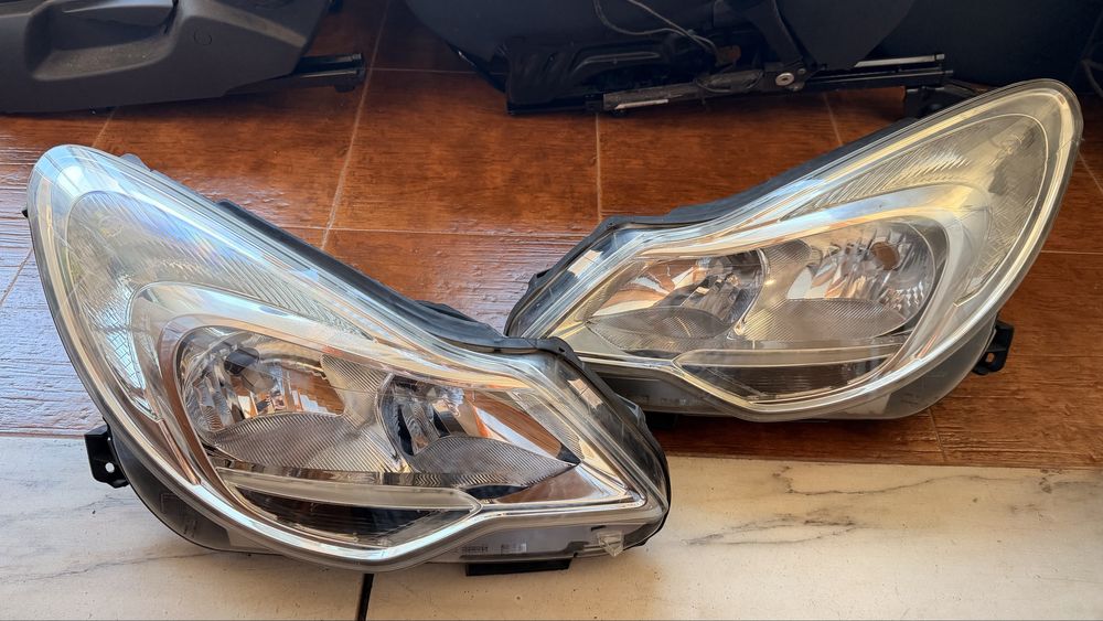 Faróis/Óticas  Opel Corsa D