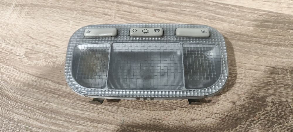 Plafonier ou luz interior para Peugeot ou Citroen.

A funcionar perfei