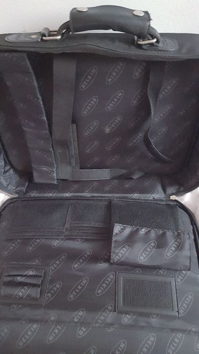 Torba na laptopa BELKIN czarna bardzo dobrej jakości