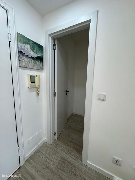 Fantástico Apartamento T2 Totalmente Remodelado com Parqueamento