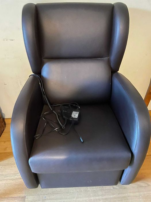 Sofá elevatório geriátrico em bom estado