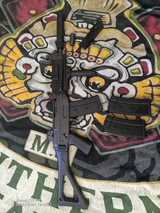 Airsoft JG082 SIG-552 COMMANDO