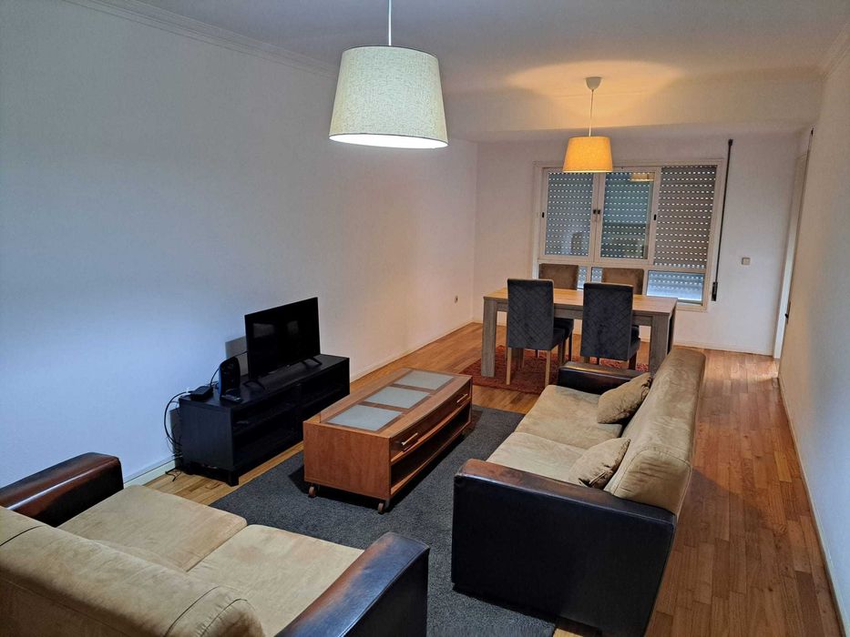 Quarto com Suite para Arrendar - Centro de Famalicão
