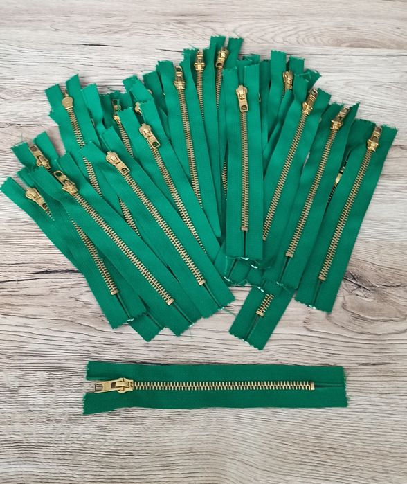 Zamek błyskawiczny, zamki metalowe - 37 sztuk - soczysta zieleń