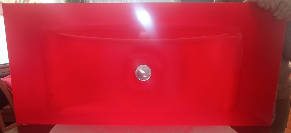 Lavatório vermelho 100.7x45,7x14 cm interior mais ou menos 73x32 cm