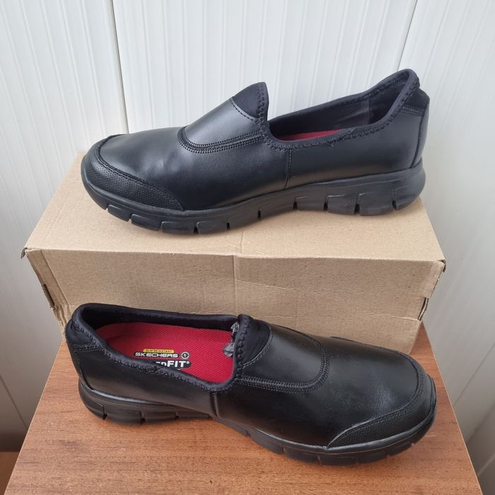 Сліпони Skechers. Оригінал. Шкіряні, легкі, м'які жіночі кросівки.