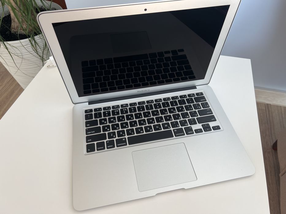 Продам Macbook Air 13- inch 2015