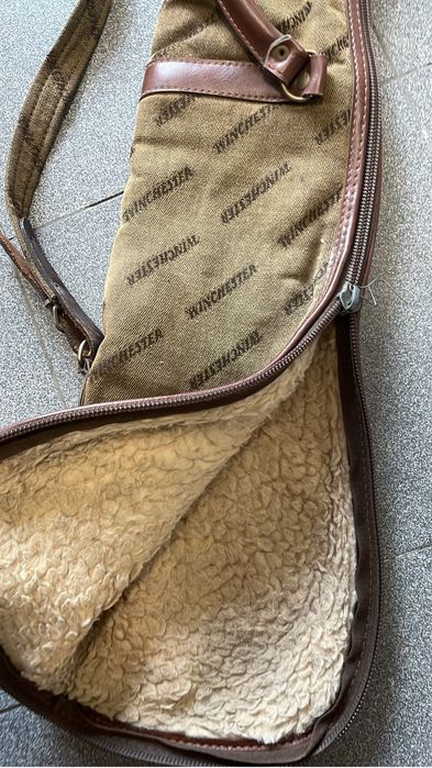Várias bolsas para espingardas