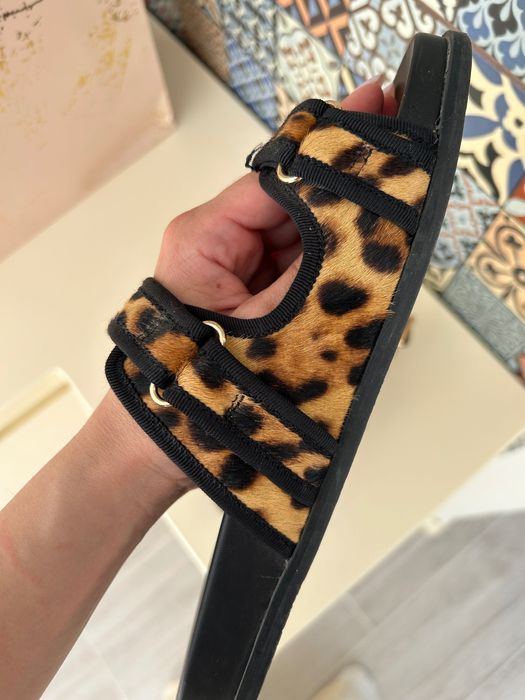 Шльопанці від Zara