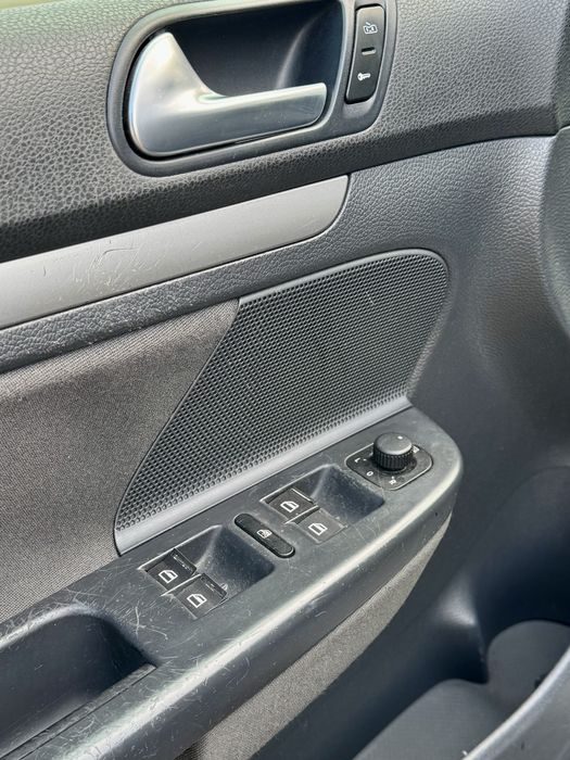 Volkswagen Golf V 2006 1.6MPI бензин