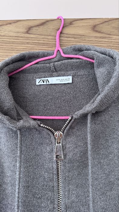 Вкорочений светр zara із капюшоном, у гарному стані, розмір с