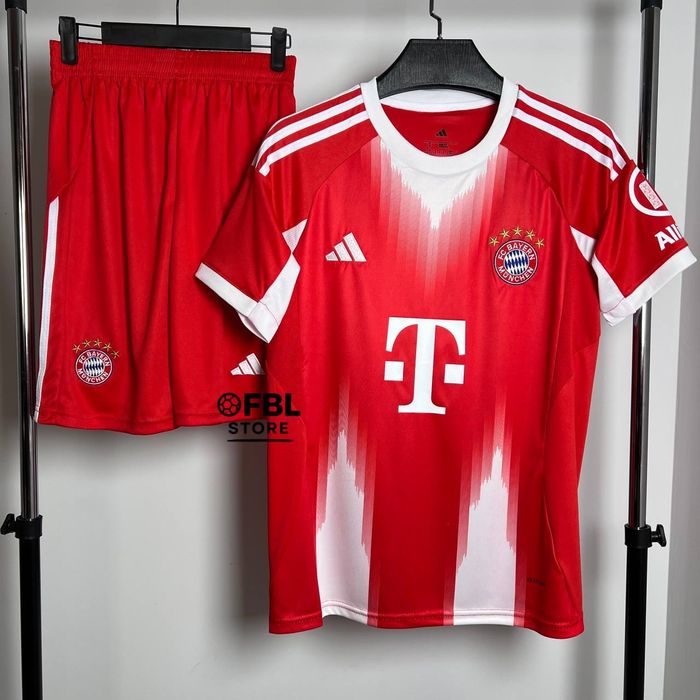 Футбольні форми Баєрн Мюнхен сезону 2025-26
