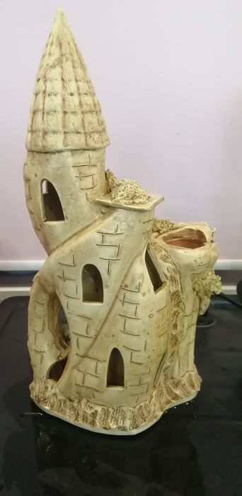 Замок в аквариум