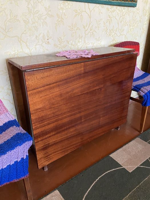 Стол книжка лакированный