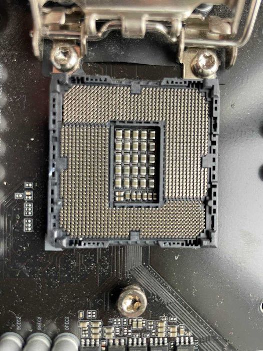 Материнська плата Gigabyte z590 gaming x