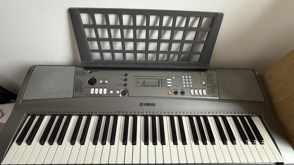syntezator Yamaha PSR-R300