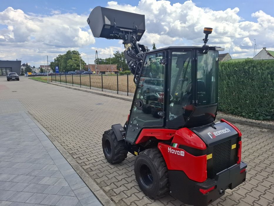 Miniładowarka-Wielozadaniowa teleskopowa Neomachx30 25KM KUBOTA  Avant