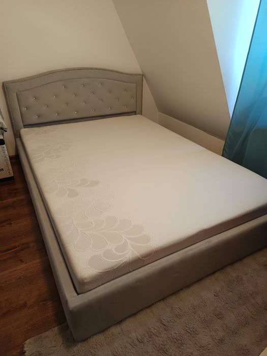 Łóżko sypialniane