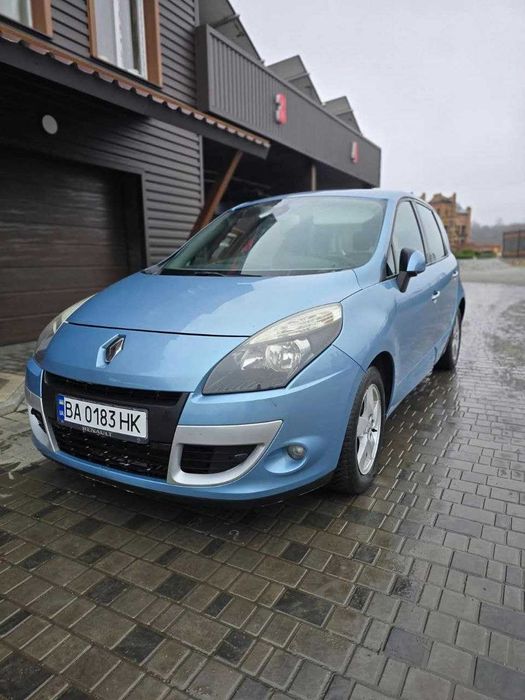 Продам автомобіль Renault Scenic.